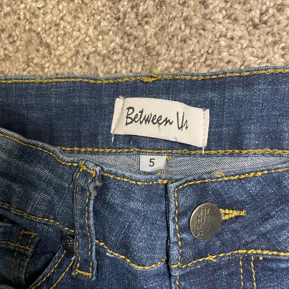 Between Us Distressed Cropped Jeans - Picture 4 of 5